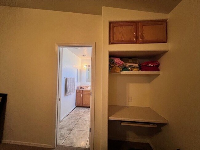 Building Photo - 3 Br 2Ba House with Garage and fenced yard**FURNISHED**