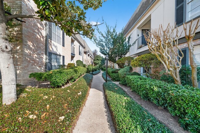 Building Photo - 1811 Stoney Brook Dr