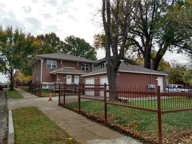 Building Photo - 1026 N Denver Ave