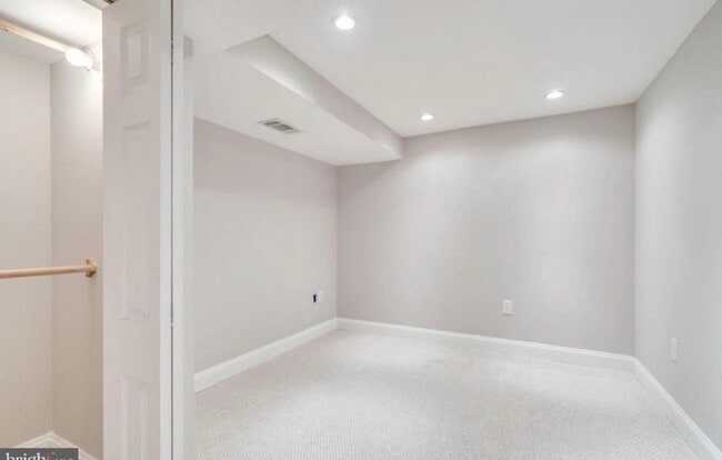 Building Photo - 6430 Gildar St