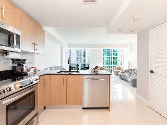 Building Photo - 10275 Collins Ave