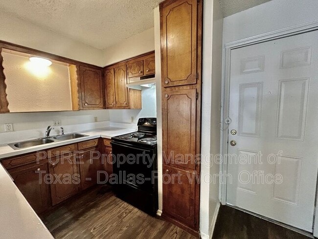 Building Photo - 409 Cousins Ln