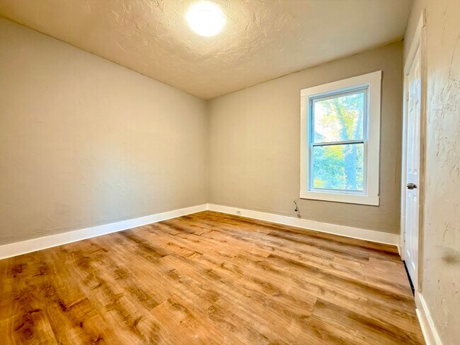 Building Photo - 16 1/2 Winslow St