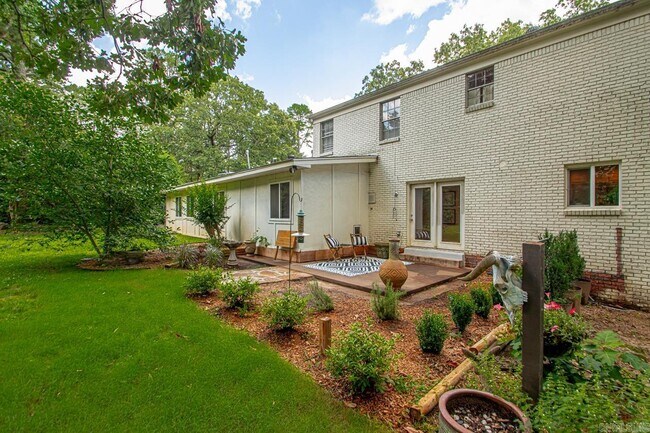 Building Photo - 2820 N Rodney Parham Rd