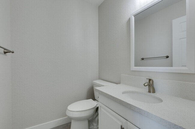 Building Photo - Great 3 bedroom home in South Shore!!