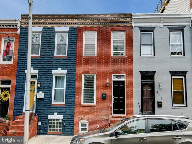 Primary Photo - 915 Baylis St