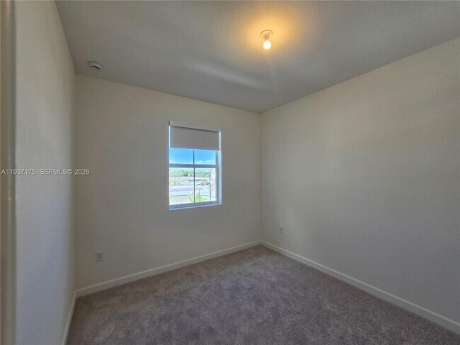 Building Photo - 2739 SE 25th Ave