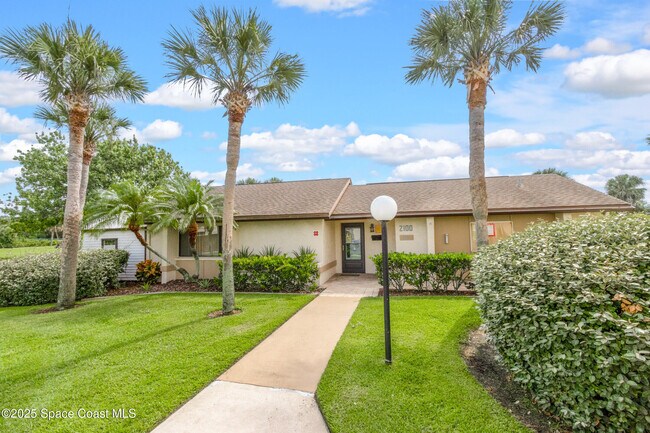 Building Photo - 2125 Golf Isle Dr