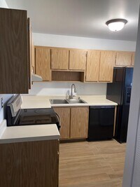 Building Photo - 102 Gardens Dr