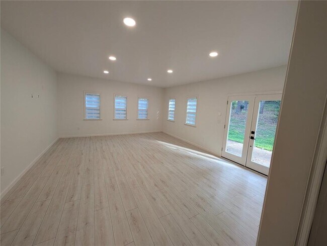 Building Photo - 4008 Rock Mill Dr