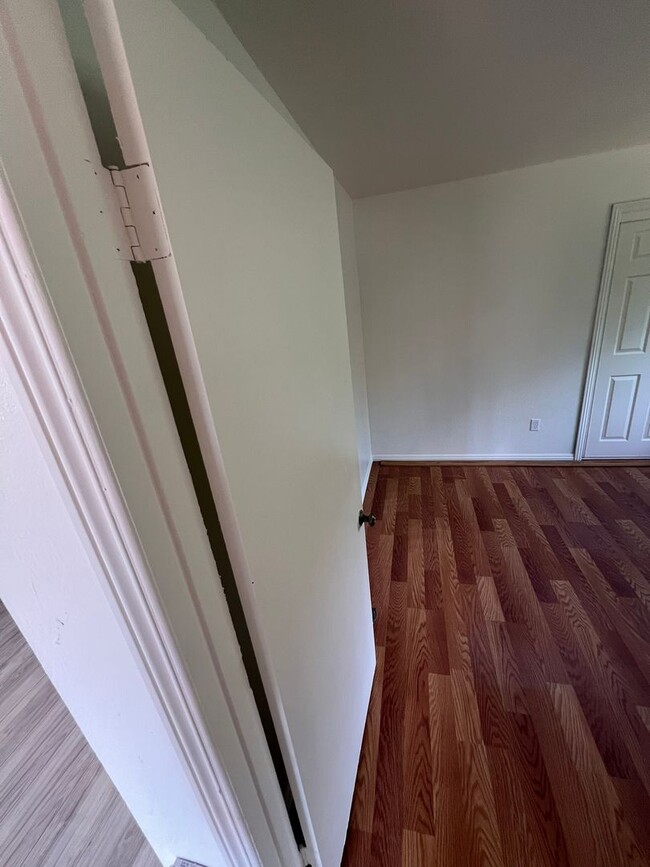 Building Photo - Oroville-3 bedroom 1 bath home, yard, newl...