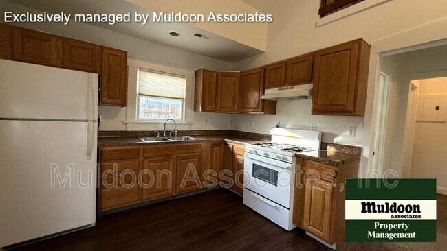 Building Photo - 1137 Van Buren St