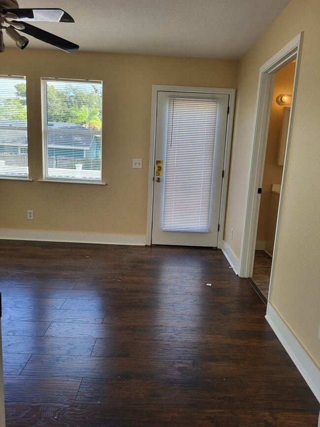 Building Photo - Downtown Rental