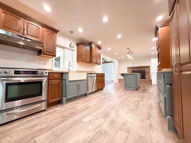 Building Photo - Private 5-Bedroom Dream Home with Creek, Pond & 3 Levels of Living Space