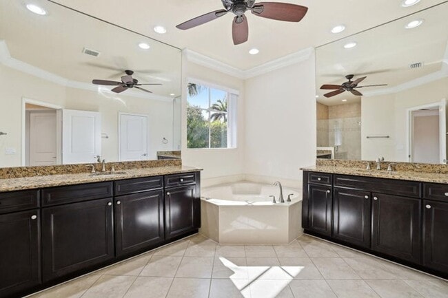 Building Photo - 148 NW Emerson Pl