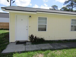 Building Photo - 758 Sharon St