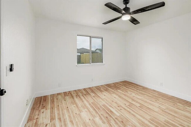 Building Photo - 16816 Jaron Dr