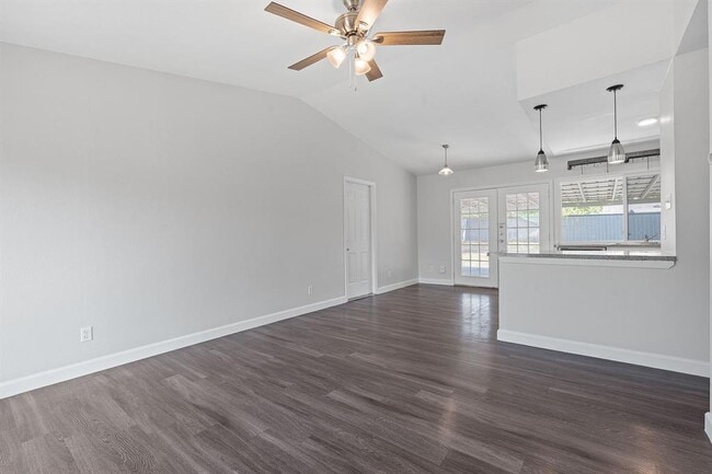 Building Photo - 504 Seminole Dr
