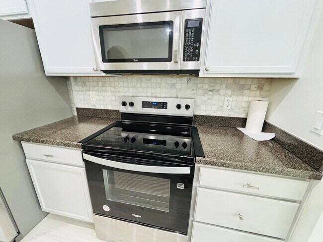 Building Photo - 9635 Fenrose Terrace