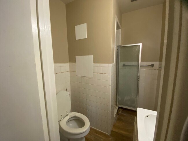 Building Photo - Spacious, remodeled 4 Bed, 2 Bath Home in ...