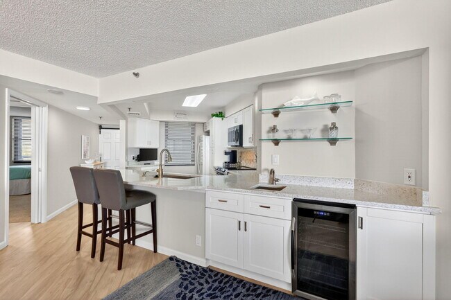 Building Photo - 9650 S Ocean Dr