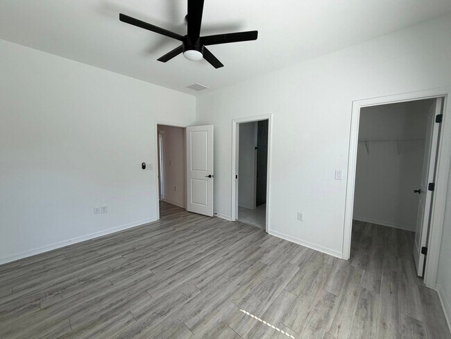 Building Photo - 1145 Edgerton Ave