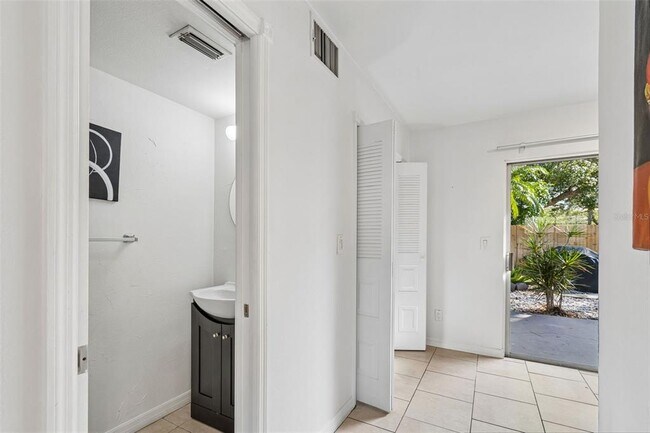 Building Photo - 607 Bough Ave