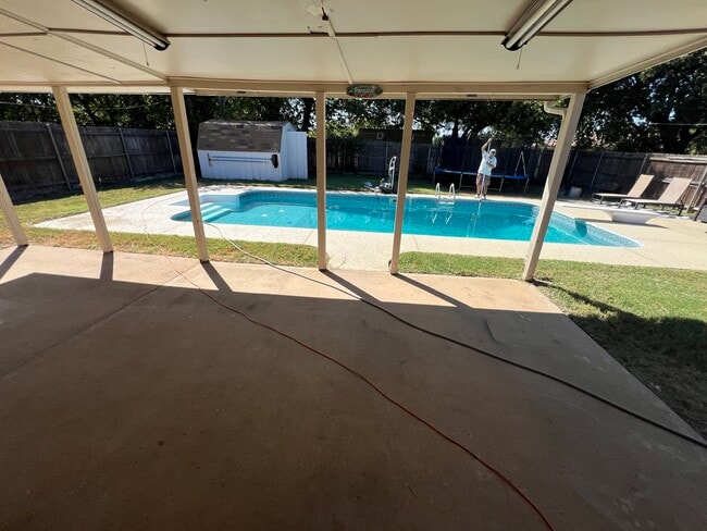 Building Photo - 6012 Highcrest Dr