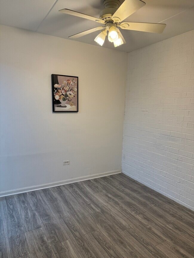 Building Photo - 138 E Bailey Rd