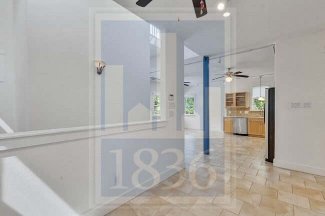 Building Photo - 404 W Monroe St