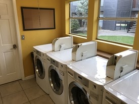 LAUNDRY FACILITY - Ventura North
