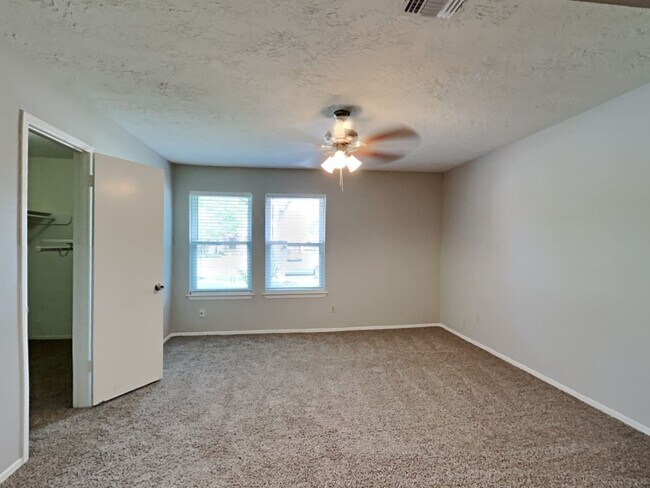 Building Photo - 209 Greenshire Dr