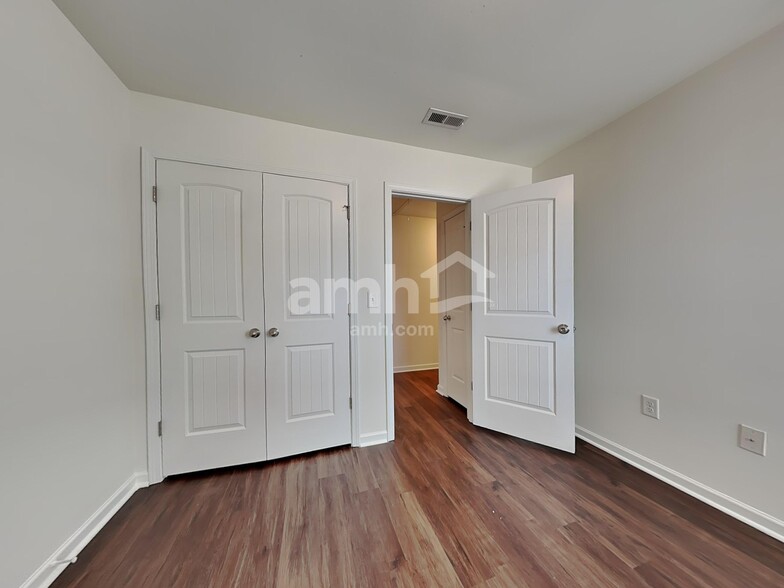 Building Photo - 913 Bridlemine Dr