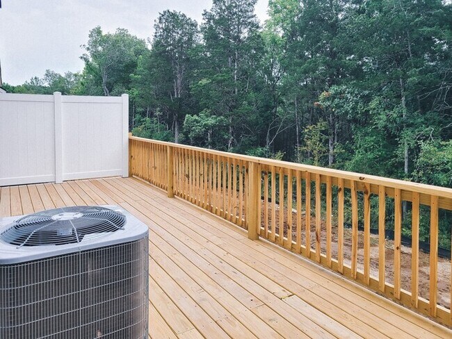 Building Photo - 4 Bed/ 3 Bath Townhome with Immediate Occupancy!