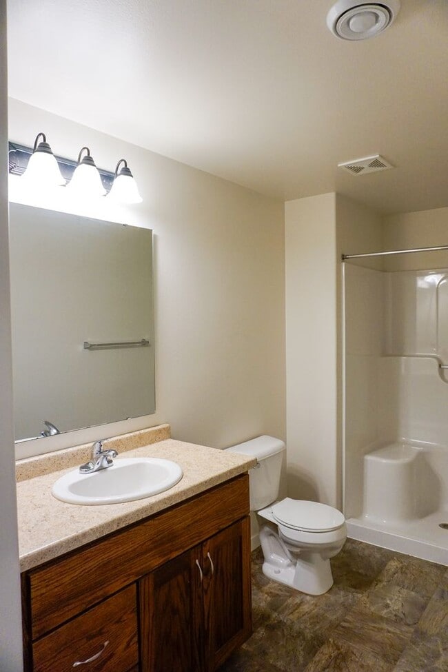 Building Photo - 3 Bed 2 Bath Twin Home