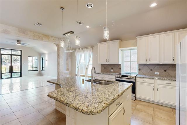 Building Photo - 2949 Mandalay Dr