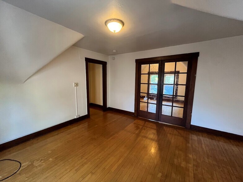 Building Photo - 1037 Jenifer St