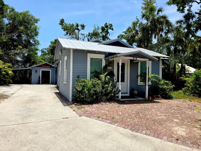 Primary Photo - 818 Windsor Dr