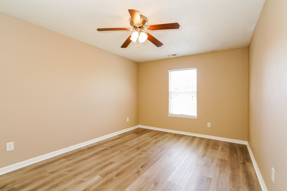 Building Photo - 7621 Blue Willow Dr