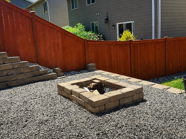Building Photo - 3918 Southlake Dr SE