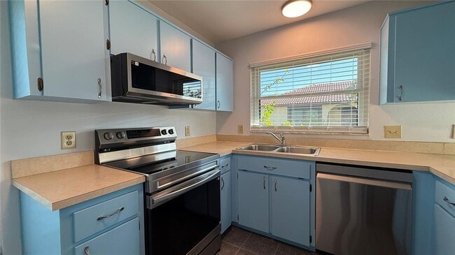 Building Photo - 555 Hunter Cir