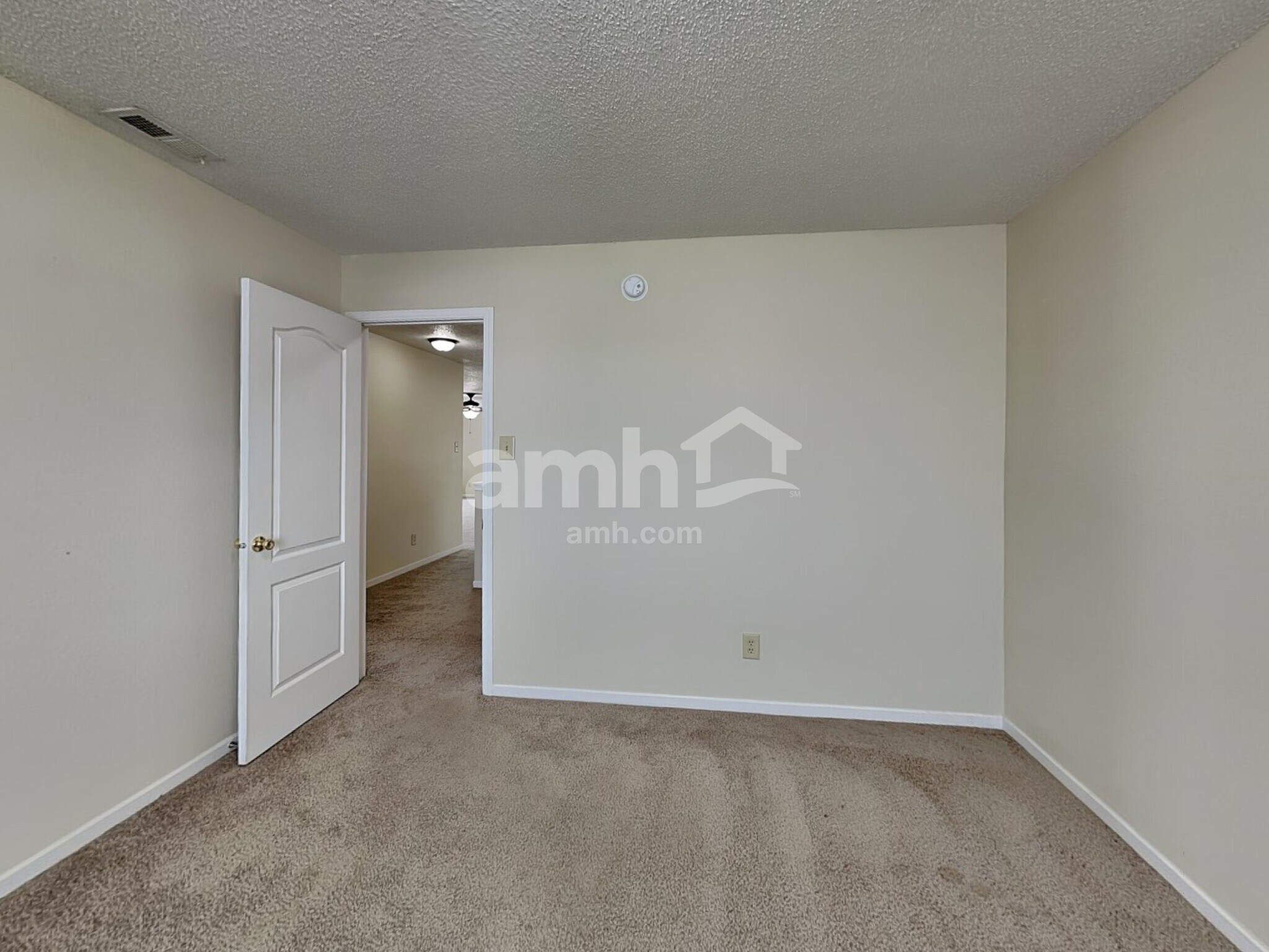 Building Photo - 989 Bentgrass Dr