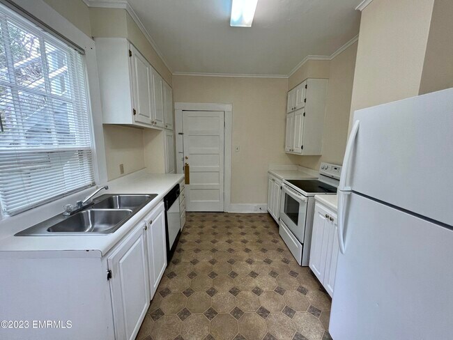 Building Photo - 3219 23rd Ave