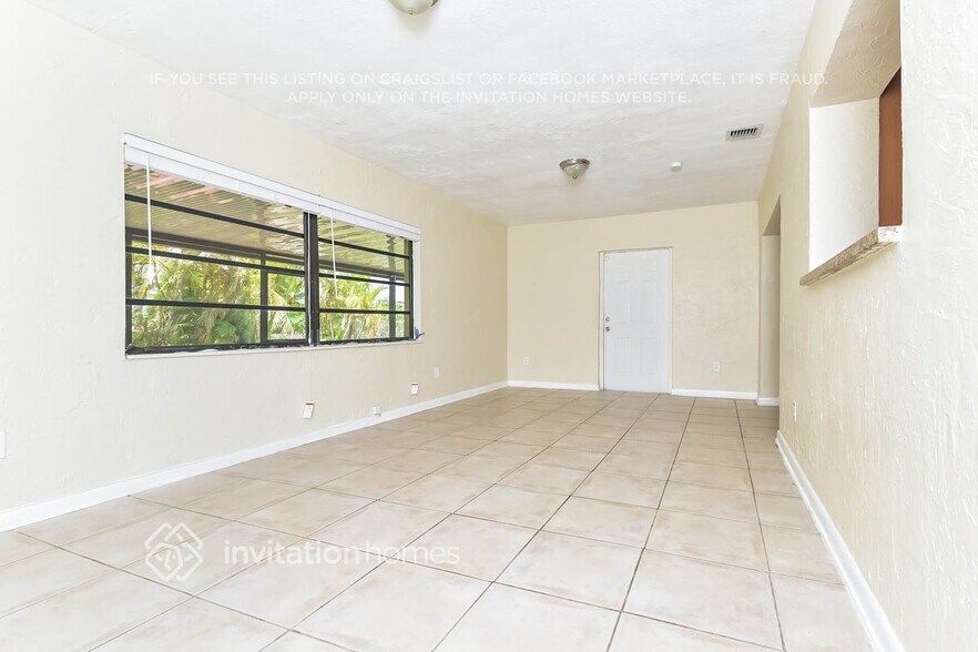 Building Photo - 10805 SW 142nd Ln