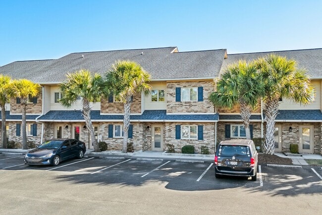 Building Photo - Seasonal Rental Available 9/11/2025-3/31/2...