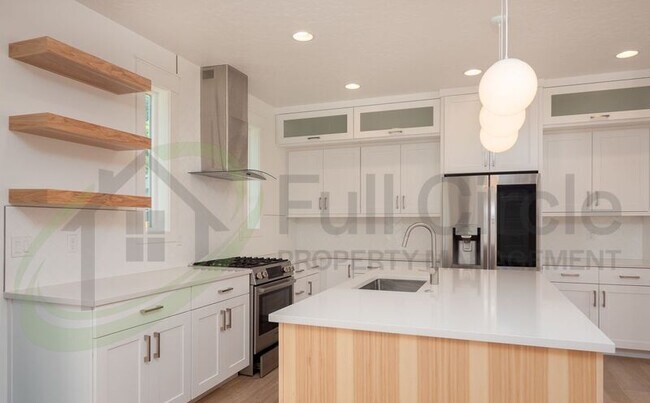 Building Photo - 1624 W Cyrus St