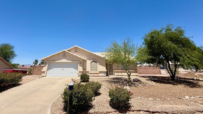 Building Photo - Charming 2 Bed, 2 Bath Home with Open Floo...