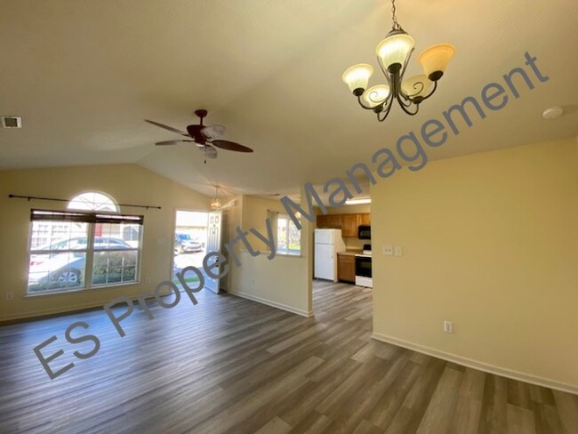 Building Photo - Lovely 3 Bedroom 2 Bathroom Ranch Condo wi...