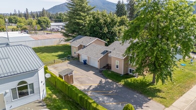 Building Photo - 1407 E Randle Ave