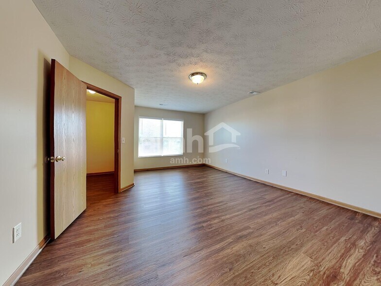 Building Photo - 940 Fox Croft Pl